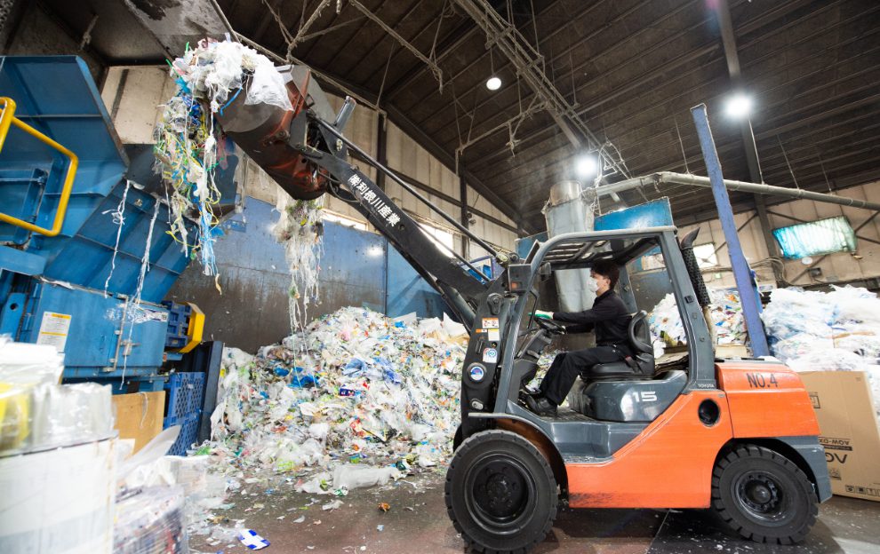 廃プラスチックの中間処分・リサイクル